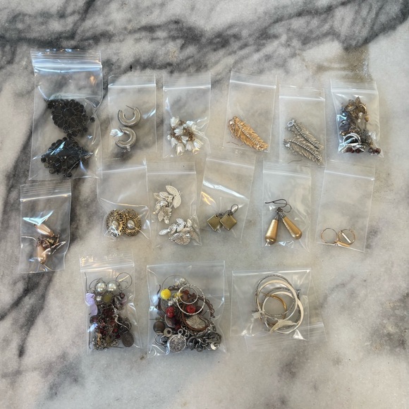 Bundle of 30+ pairs of earrings - Picture 1 of 6